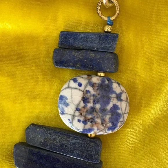 Lapis stone necklace with gold chain - Picture 4 of 8